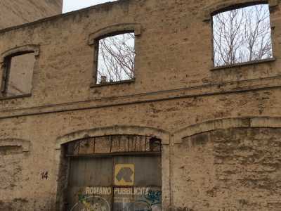 Rudere in via Cimmarrusti: la costruzione si estende fino in via Pietrocola
